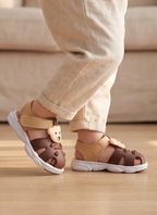 Babysandalen voor de zomer