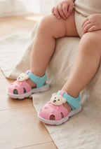 Babysandalen voor de zomer