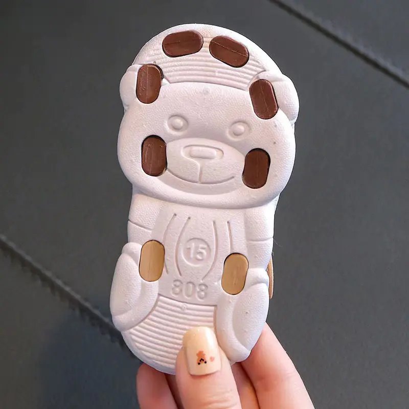 Babysandalen voor de zomer